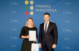 Finansų ministras apdovanojo studentų mokslinių darbų konkurso laureatus
