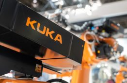 KTU mokslininkų tyrimas: Lietuvos baldų pramonės darbuotojai šiek tiek baiminasi, kad juos pakeis robotai
