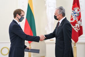 KTU mokslininkas Valentas Gružauskas ir LR Prezidentas Gitanas Nausėda KTU