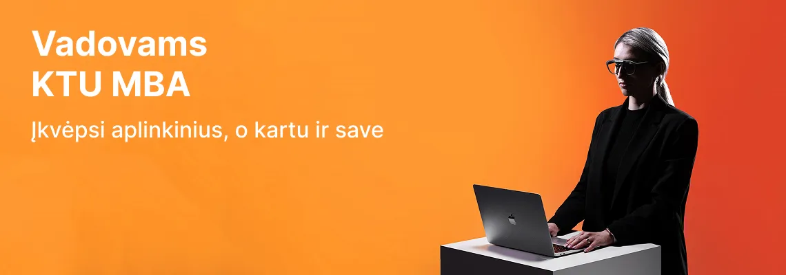 KTU Ekonomikos ir verslo fakulteto studentė dirba kompiuteriu oranžiniame dekoratyviame fone. Fakultete siūlomos verslo administravimo studijos vadovams – KTU MBA. Rinkis KTU MBA studijas.