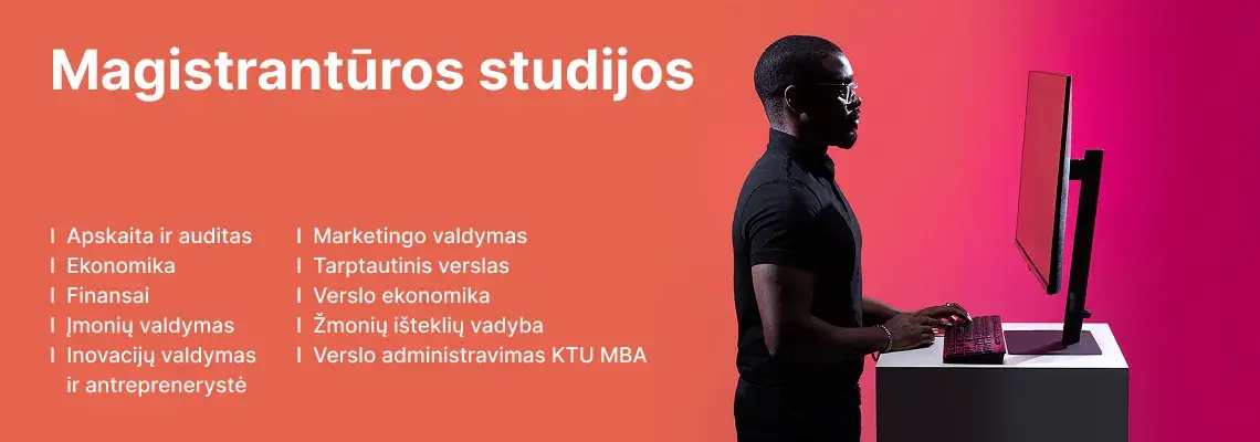 KTU Ekonomikos ir verslo fakulteto studentas dirba kompiuteriu raudoname dekoratyviame fone. Fakultete siūlomos magistrantūros studijos: Apskaita ir auditas, Ekonomika, Finansai, Įmonių valdymas, Inovacijų valdymas ir antreprenerystė, Marketingo valdymas, Tarptautinis verslas, Verslo ekonomika, Žmonių išteklių vadyba, Verslo administravimas KTU MBA. Rinkis KTU magistrantūros studijas.